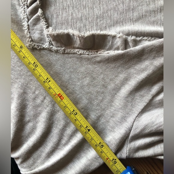 J. Crew Raw Edge Ruffle Scoop Neck T Shirt Small S gray taupe 3/4 Cotton - Picture 4 of 5